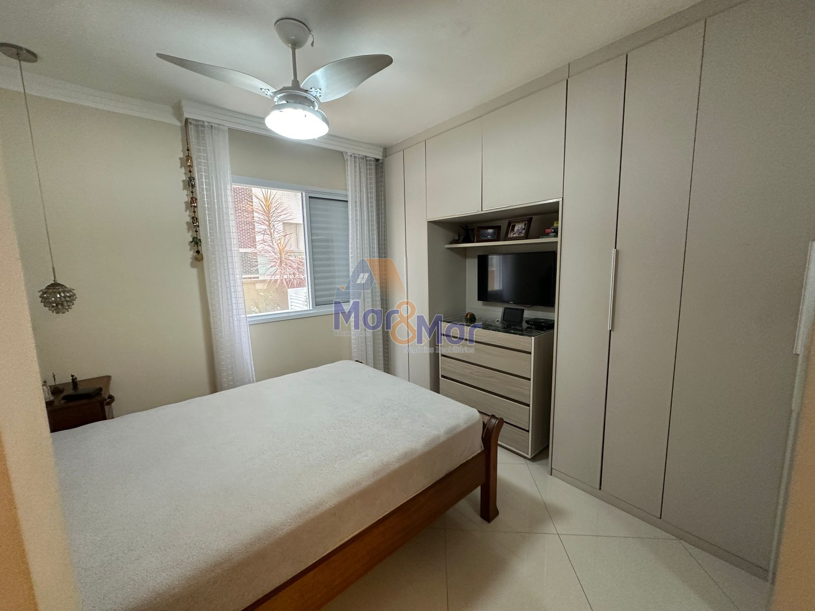 Apartamento na Praia das Pitangueiras, Guarujá - SP