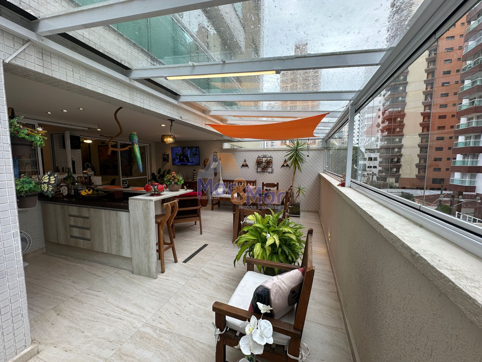 Apartamento na Praia das Pitangueiras, Guarujá - SP