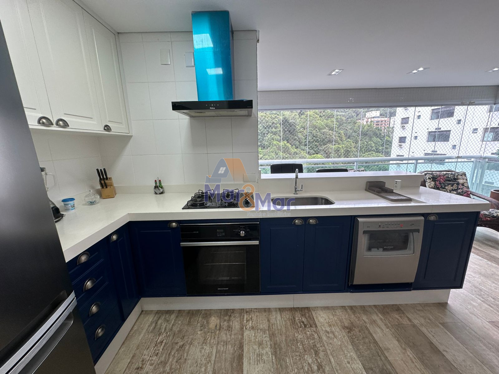 Apartamento na Praia das Pitangueiras, Guarujá - SP