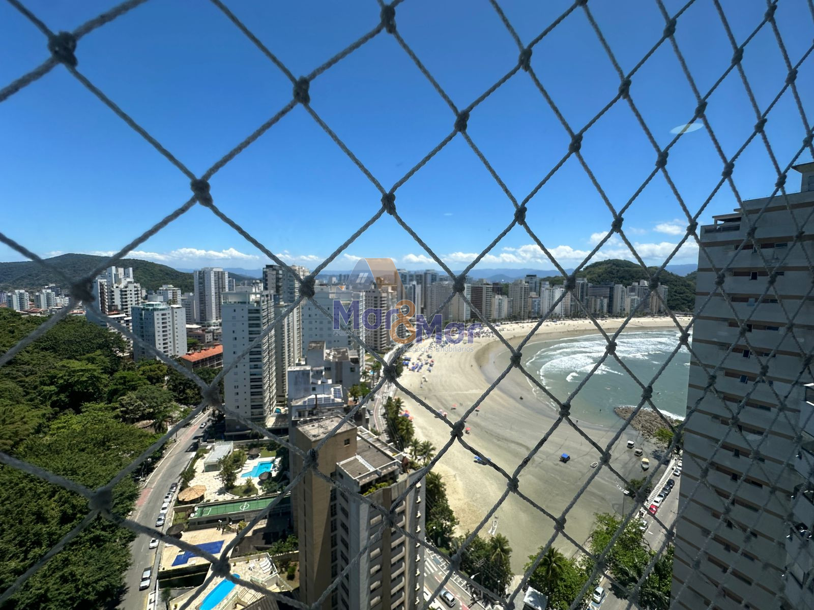 Apartamento na Praia das Astúrias, Guarujá - SP