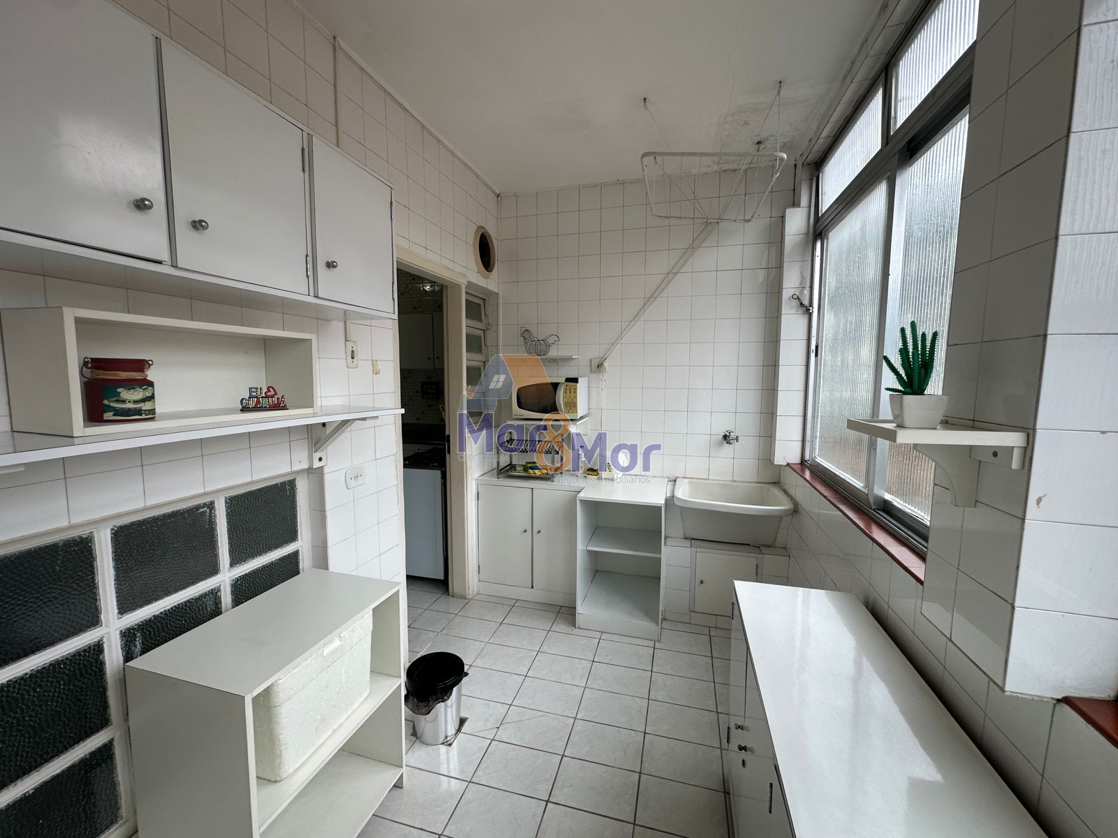 Apartamento na Praia das Pitangueiras, Guarujá - SP