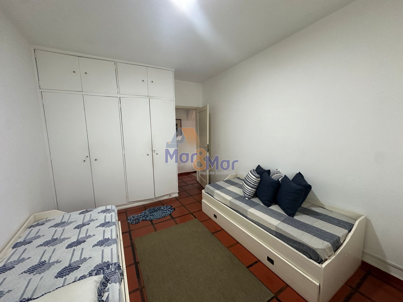 Apartamento na Praia das Pitangueiras, Guarujá - SP
