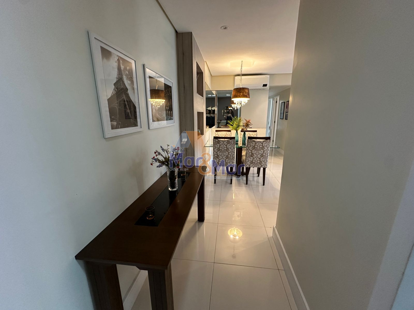 Apartamento na Praia das Pitangueiras, Guarujá - SP