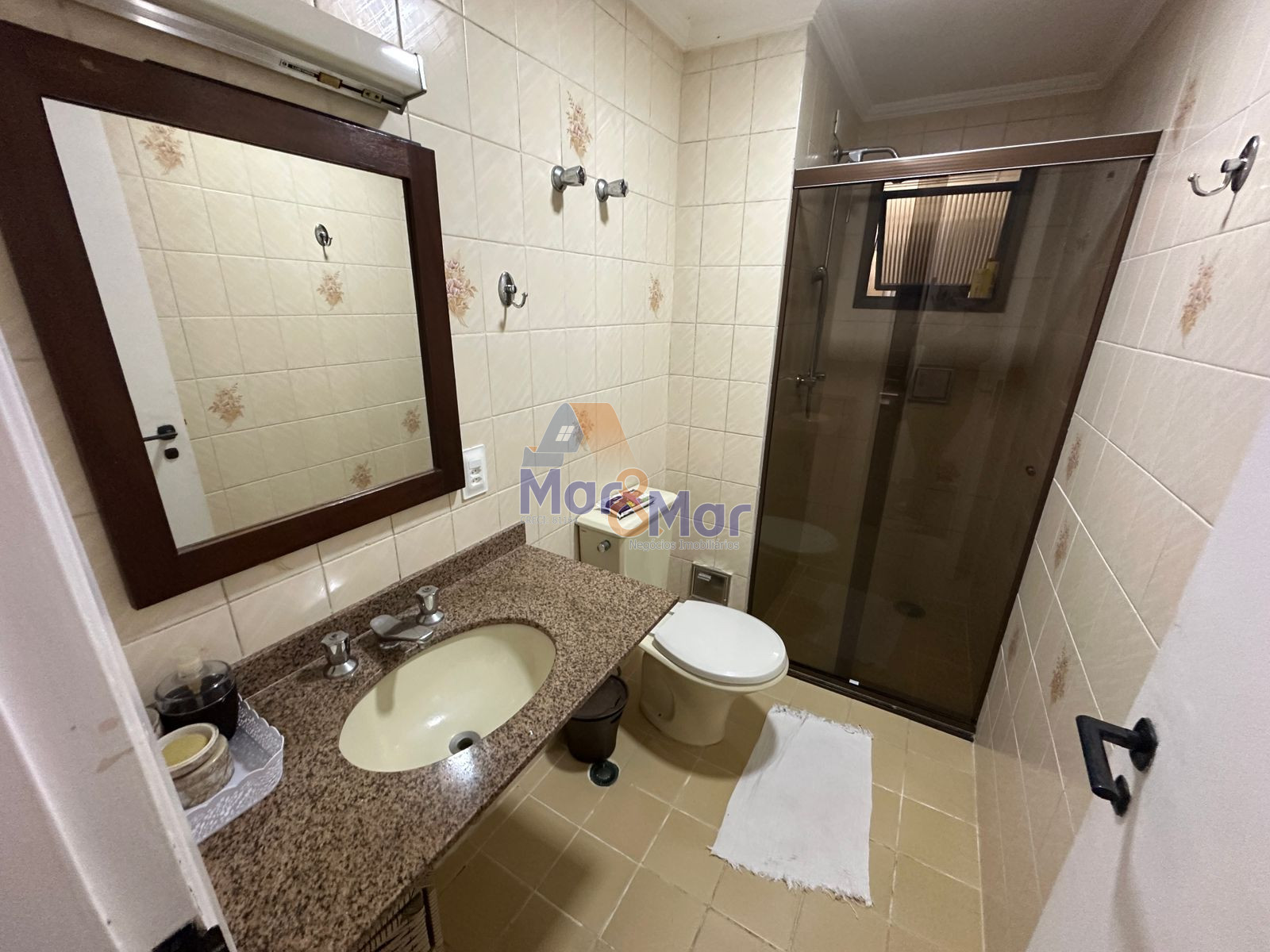 Apartamento na Praia das Pitangueiras, Guarujá - SP