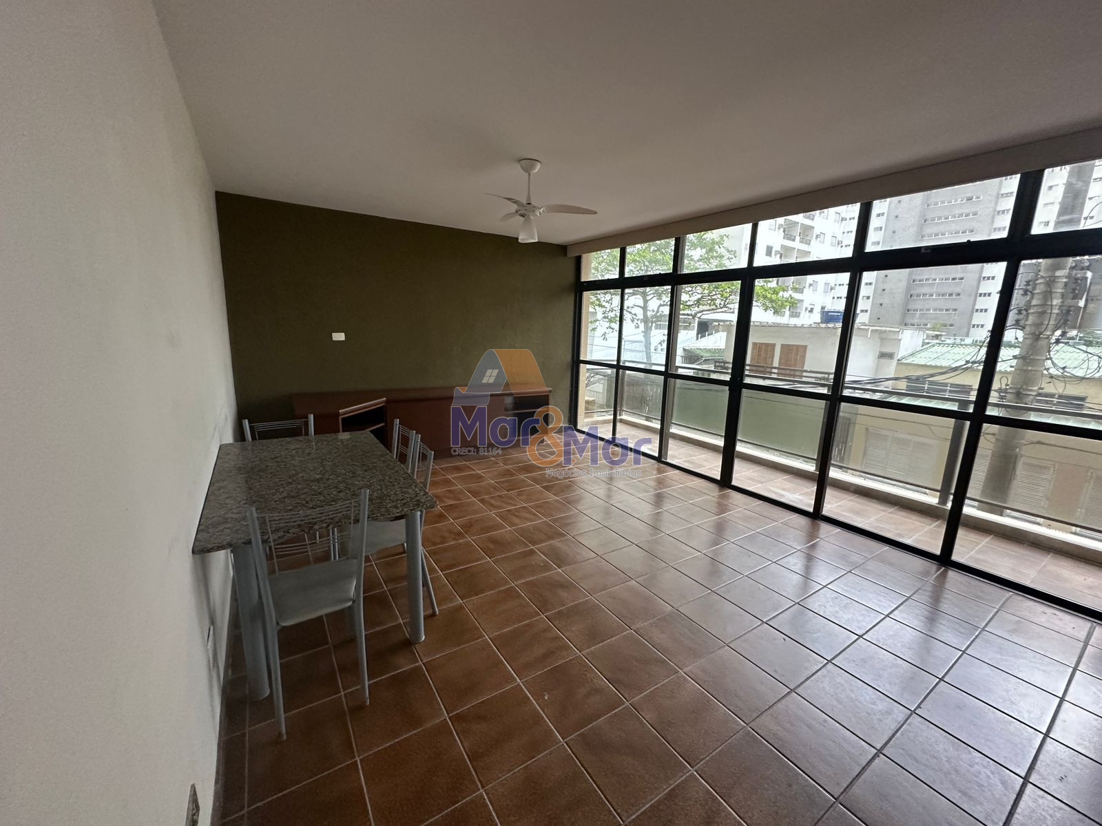 Apartamento Frente ao Mar nas Pitangueiras, Guarujá - SP
