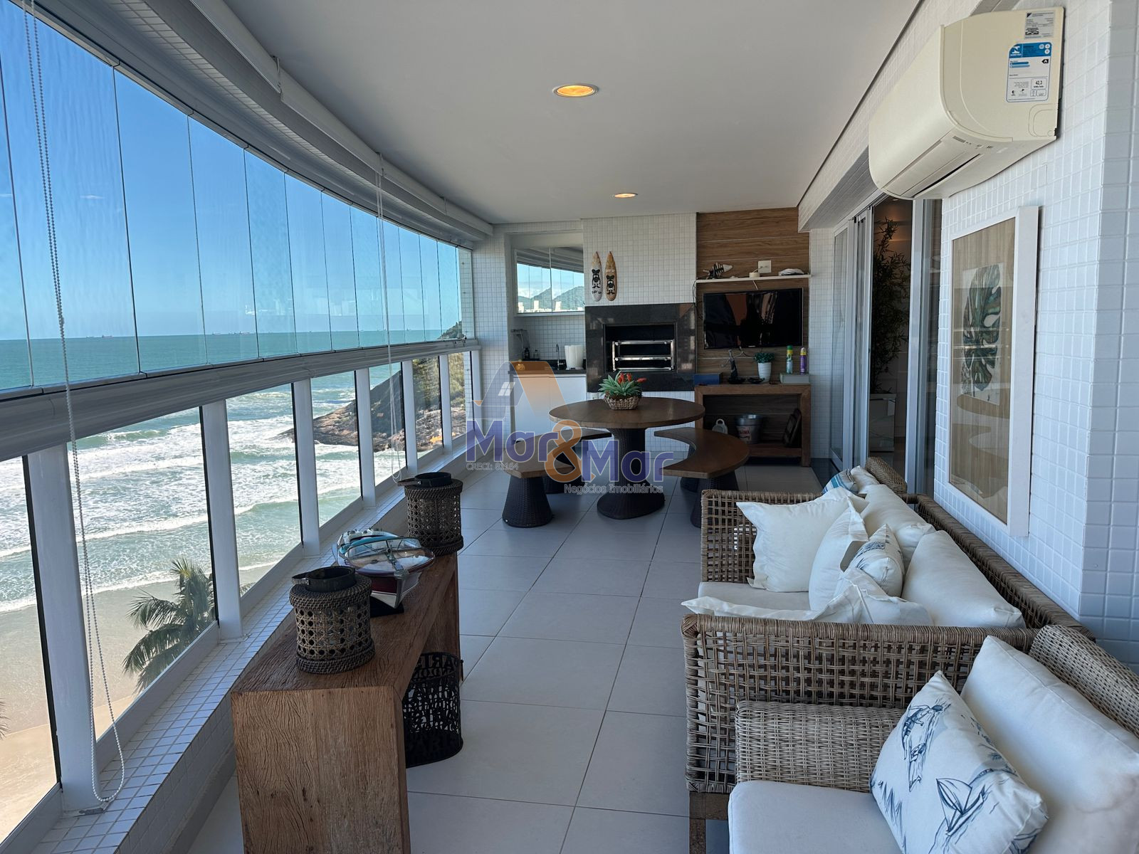Apartamento Frente ao Mar, Praia da Enseada, Guarujá - SP
