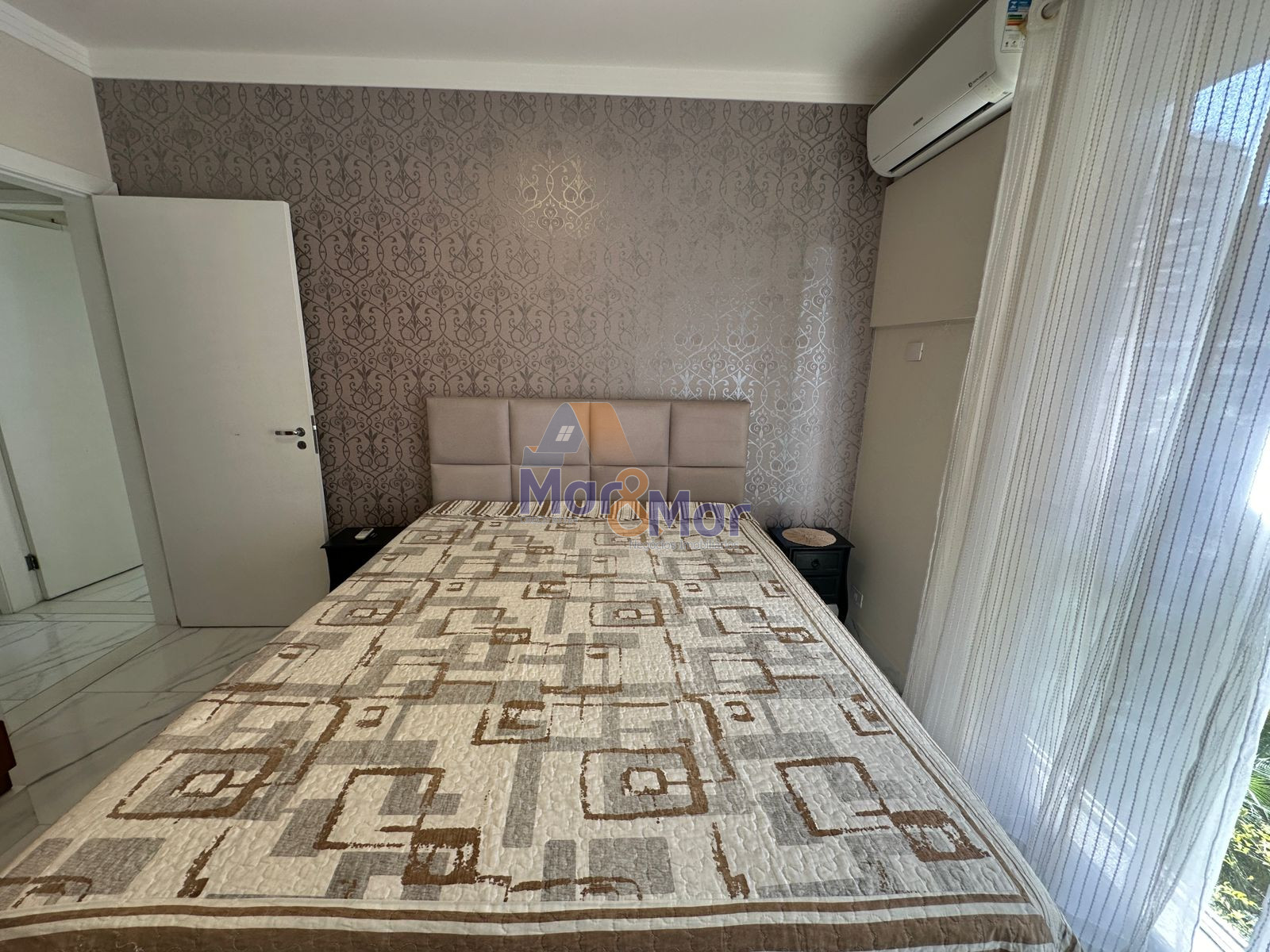 Apartamento na Praia das Pitangueiras, Guarujá - SP