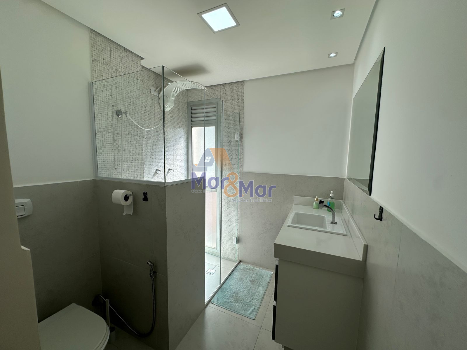 Apartamento na Praia das Pitangueiras, Guarujá - SP