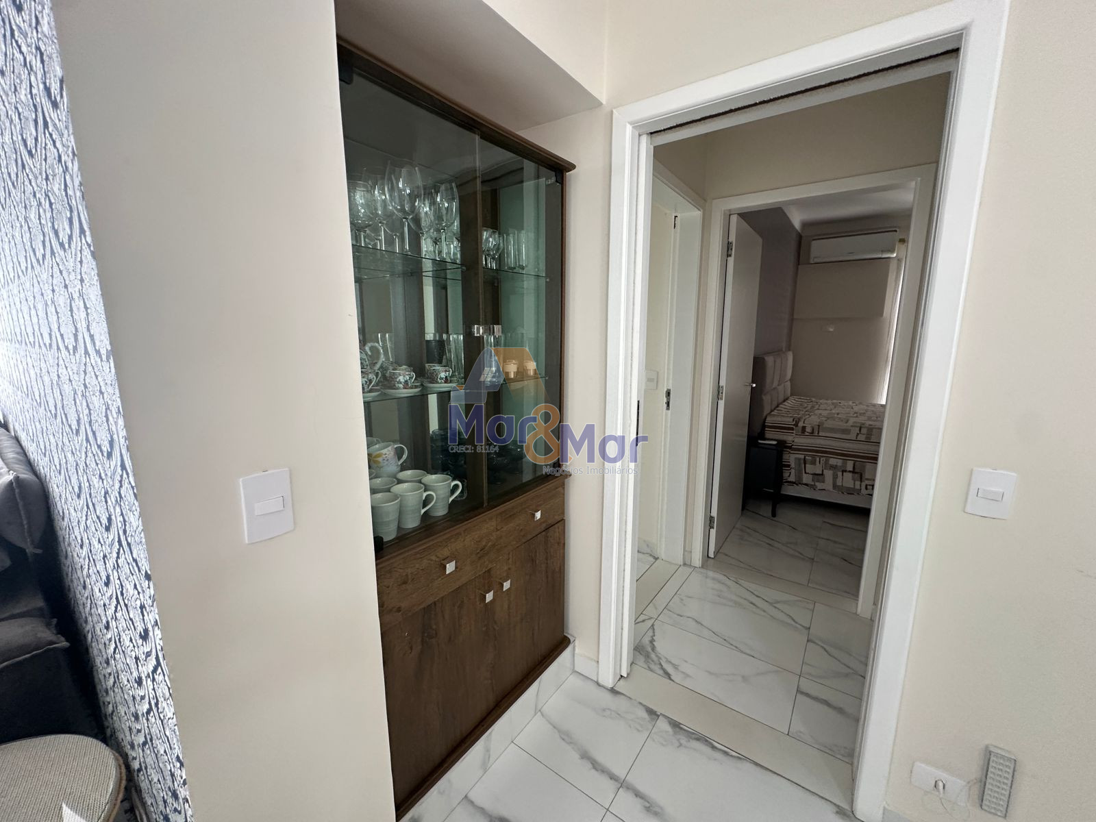 Apartamento na Praia das Pitangueiras, Guarujá - SP