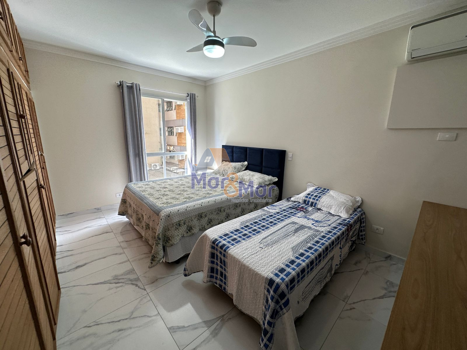 Apartamento na Praia das Pitangueiras, Guarujá - SP