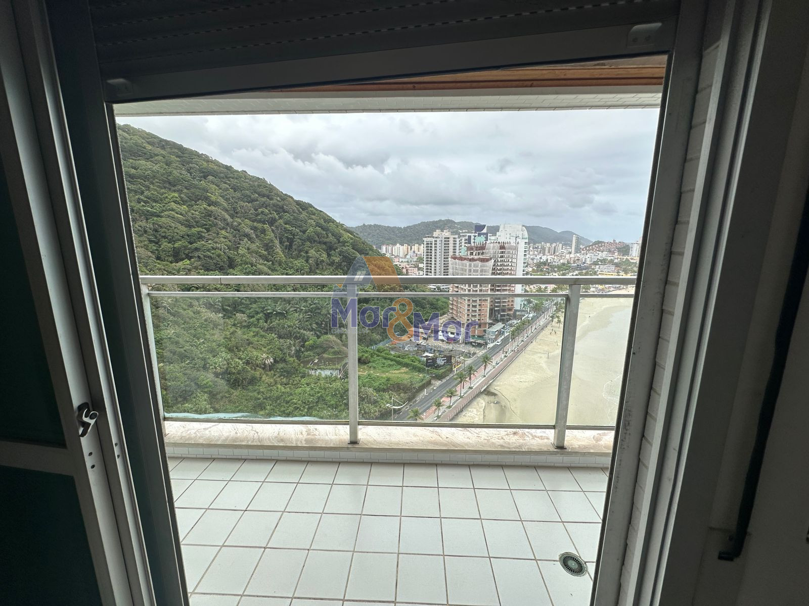 Apartamento Frente ao Mar nas Pitangueiras, Guarujá - SP