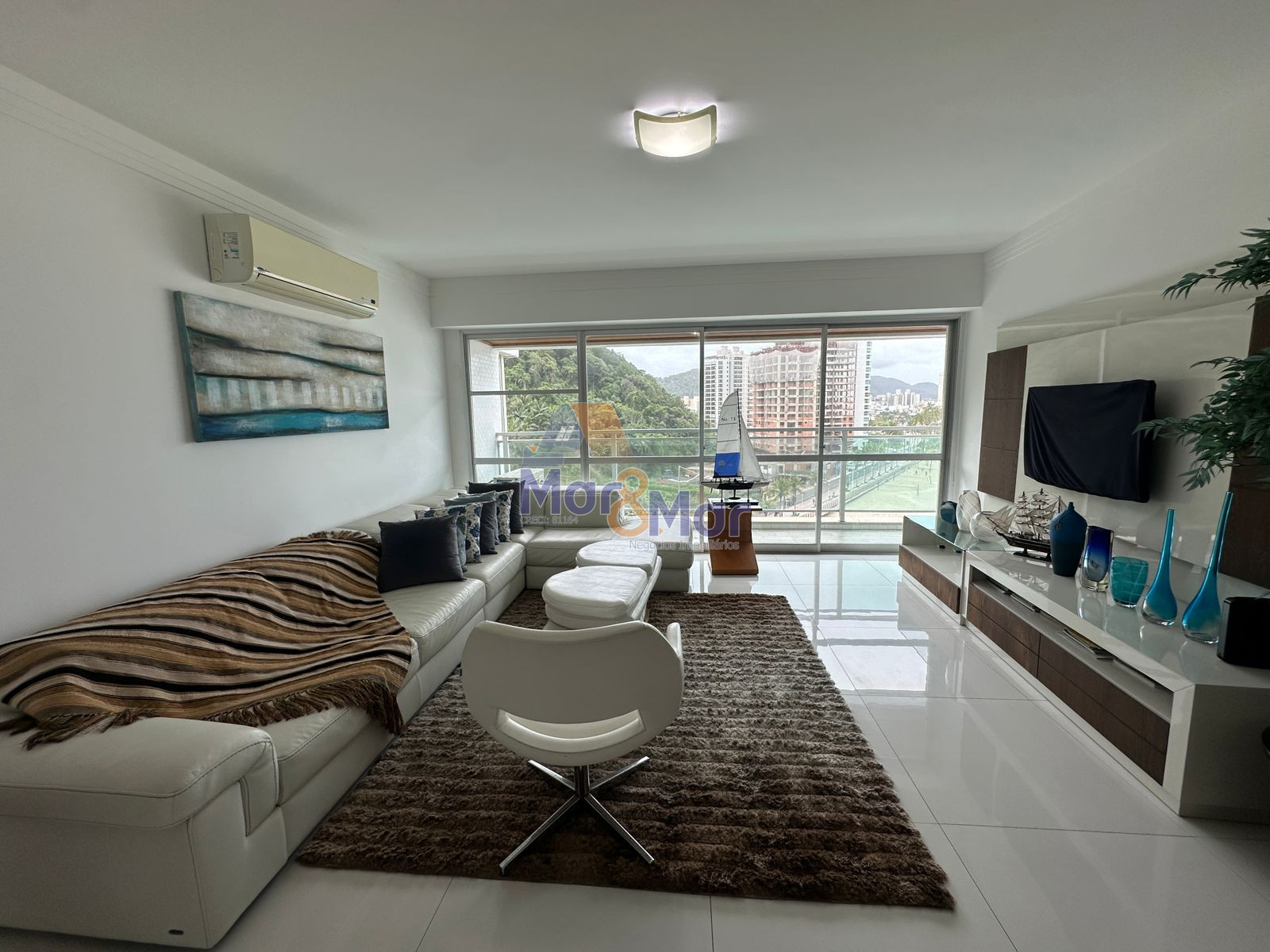 Apartamento Frente ao Mar nas Pitangueiras, Guarujá - SP