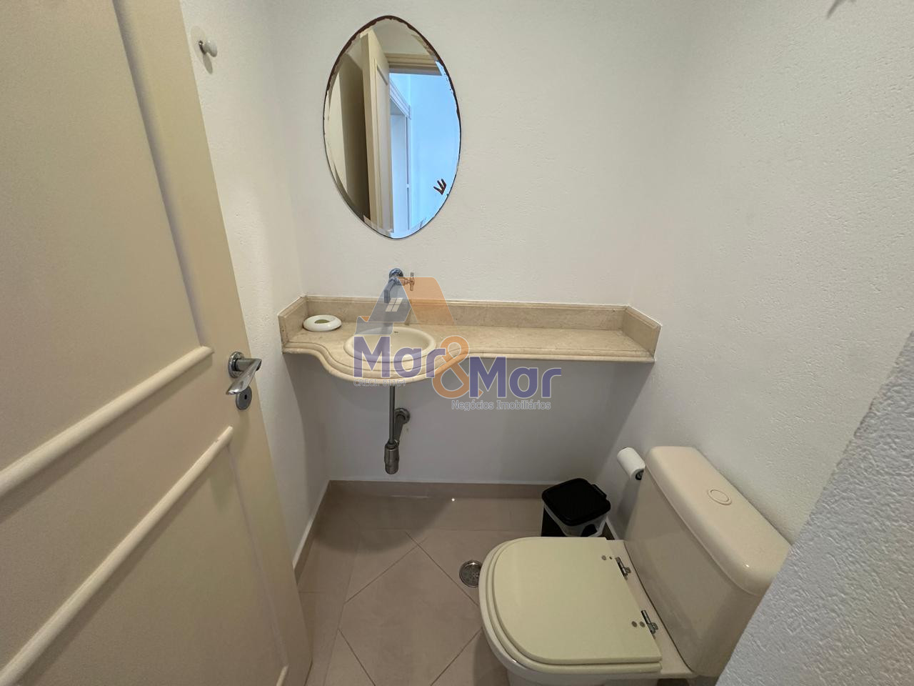 Apartamento na Praia das Pitangueiras, Guarujá - SP