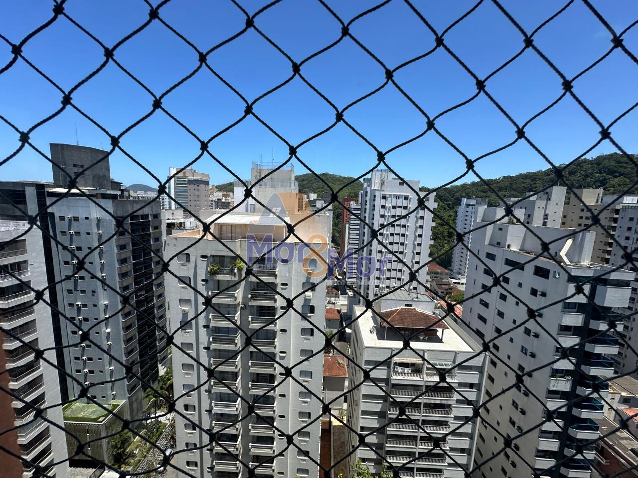 Apartamento na Praia das Pitangueiras, Guarujá - SP