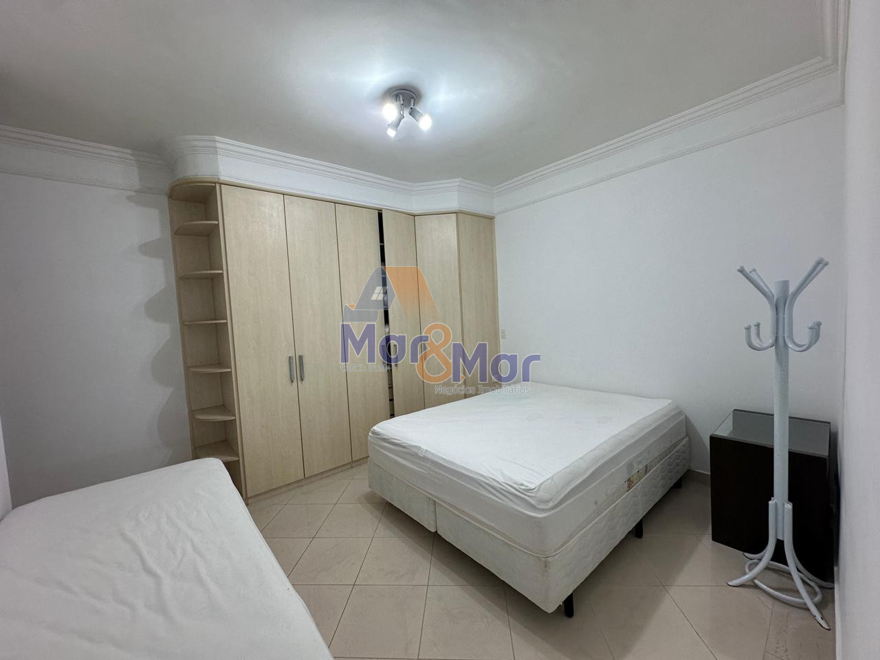 Apartamento na Praia das Pitangueiras, Guarujá - SP