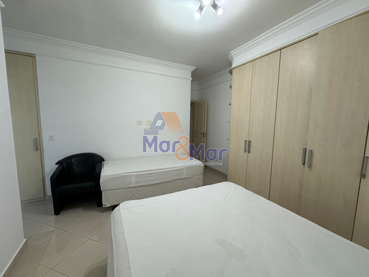 Apartamento na Praia das Pitangueiras, Guarujá - SP