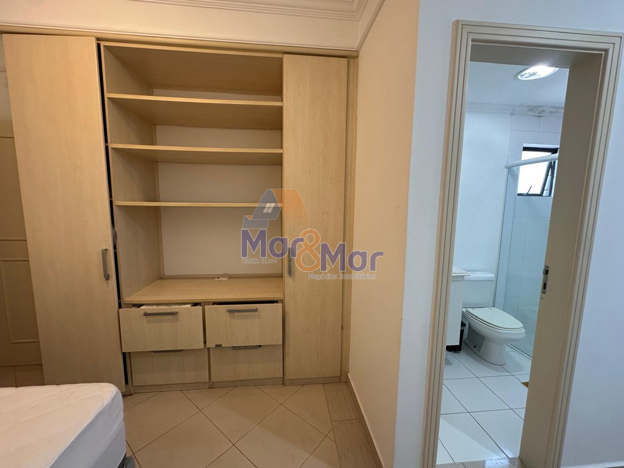 Apartamento na Praia das Pitangueiras, Guarujá - SP