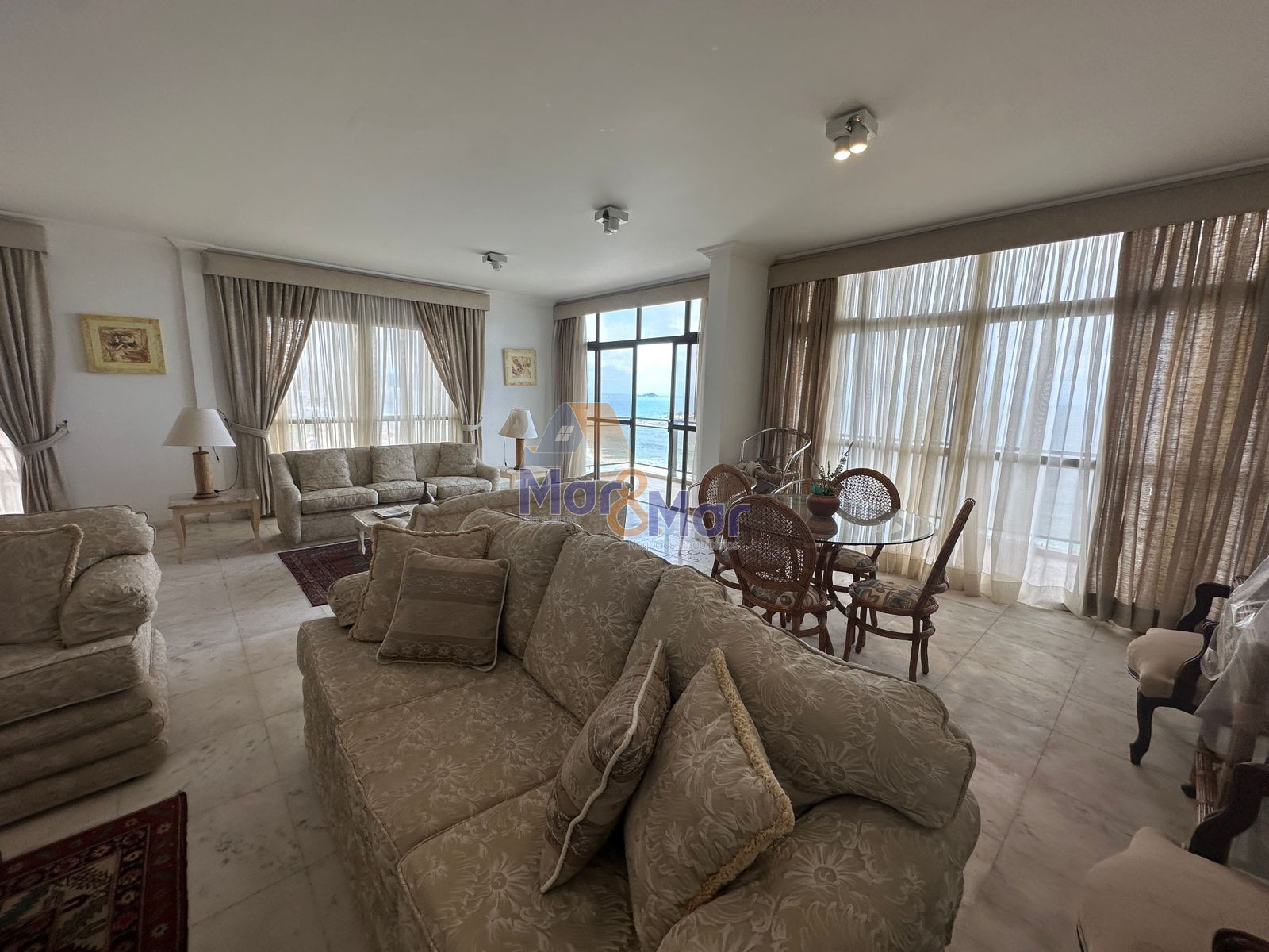 Apartamento Frente ao Mar-3-dormitorios-Pitangueiras