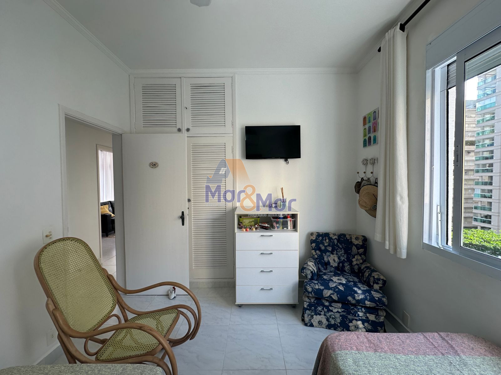 Apartamento na Praia das Pitangueiras, Guarujá - SP