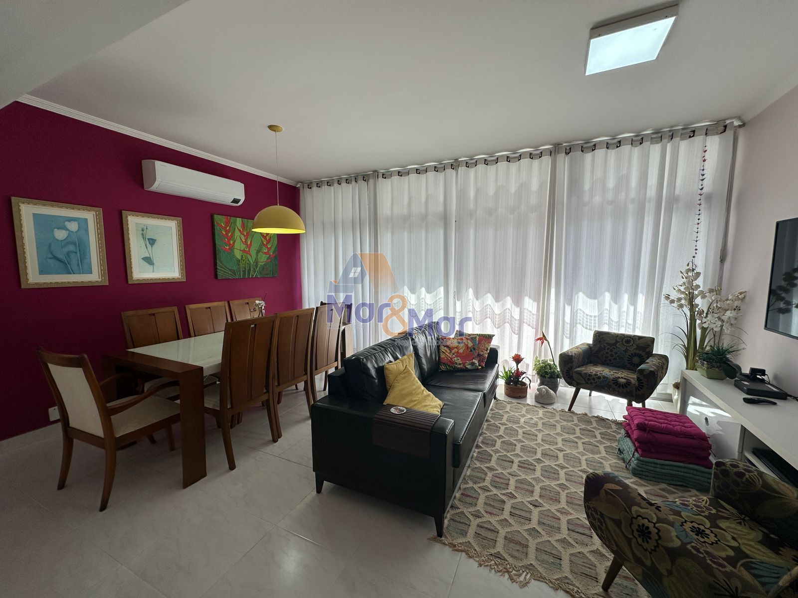 Apartamento na Praia das Pitangueiras, Guarujá - SP