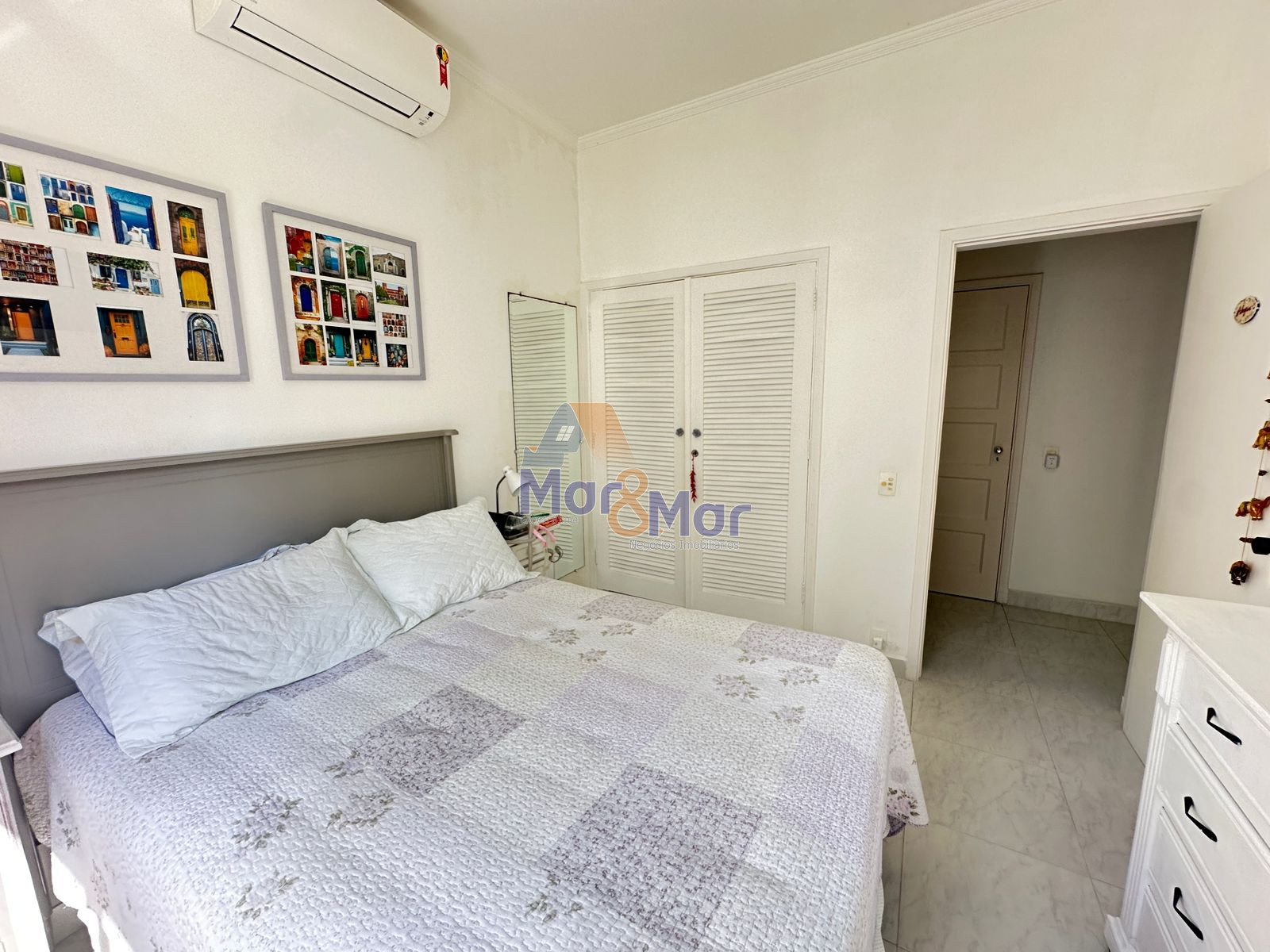 Apartamento na Praia das Pitangueiras, Guarujá - SP