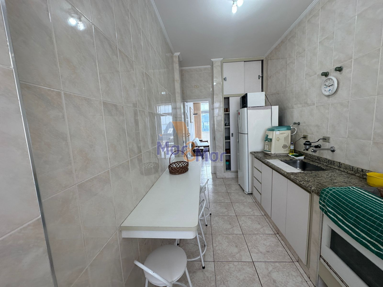 Apartamento na Praia das Pitangueiras, Guarujá - SP
