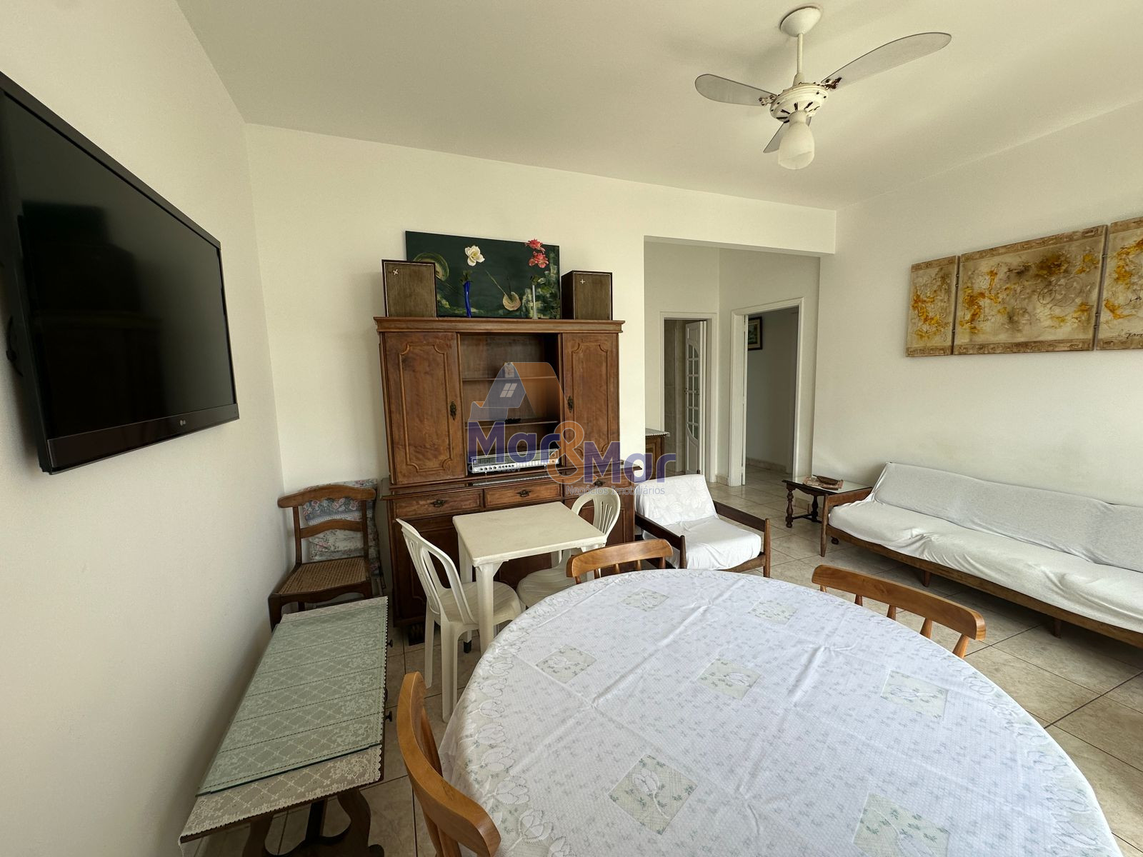 Apartamento na Praia das Pitangueiras, Guarujá - SP