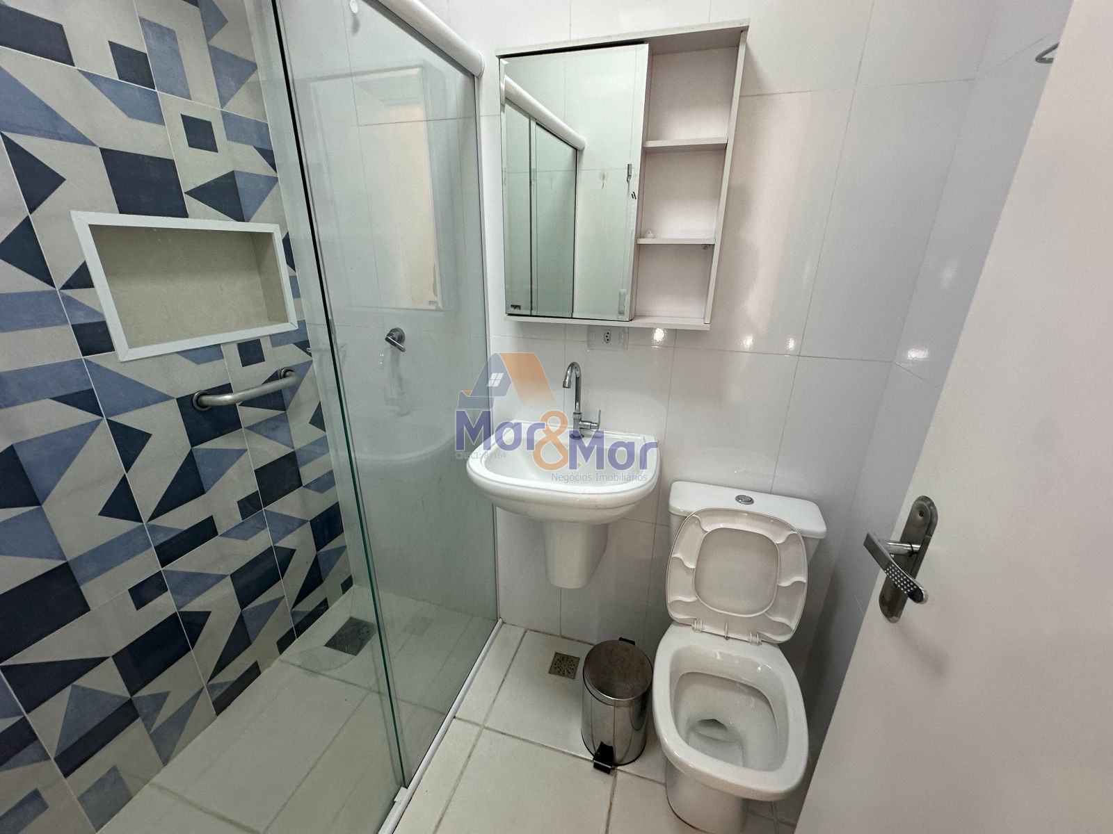 Apartamento na Praia das Pitangueiras, Guarujá - SP