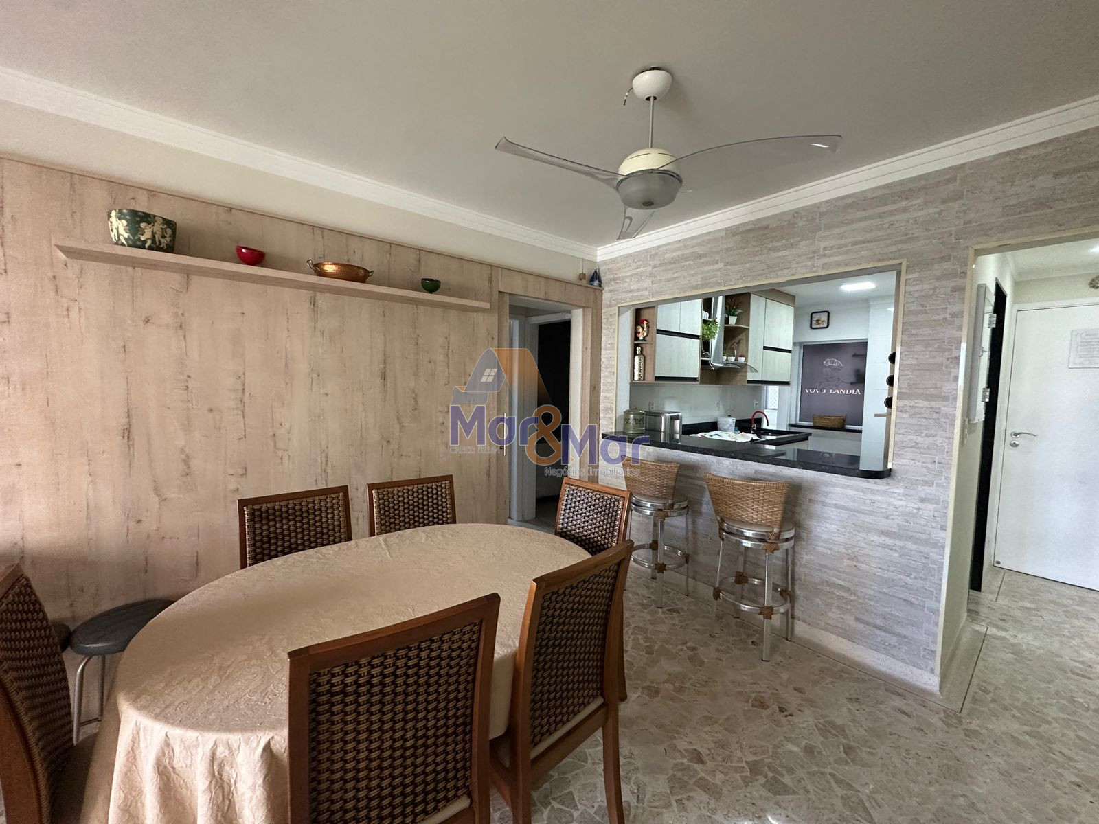 Apartamento na Praia das Pitangueiras, Guarujá - SP