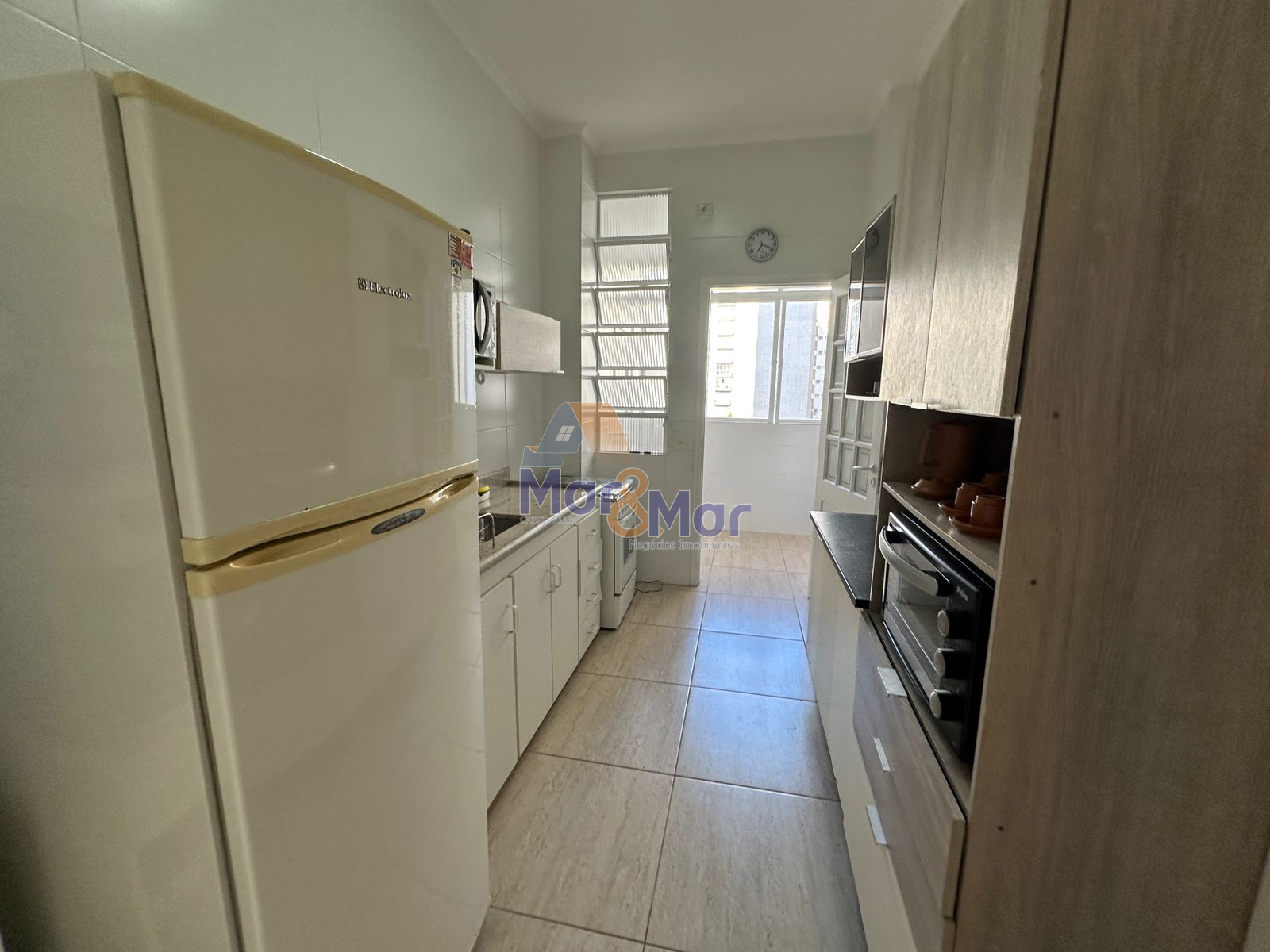 Apartamento na Praia das Pitangueiras, Guarujá - SP