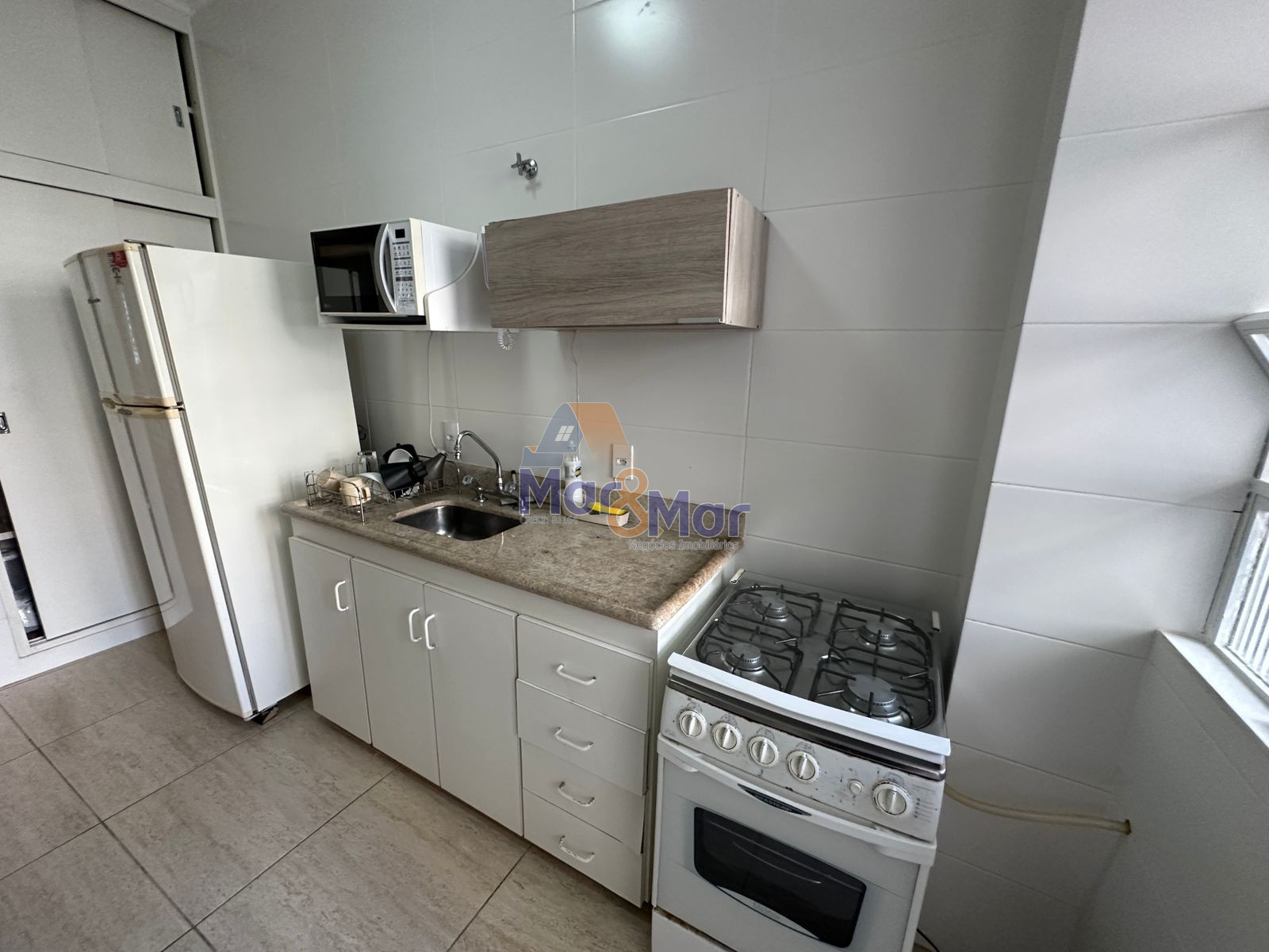 Apartamento na Praia das Pitangueiras, Guarujá - SP