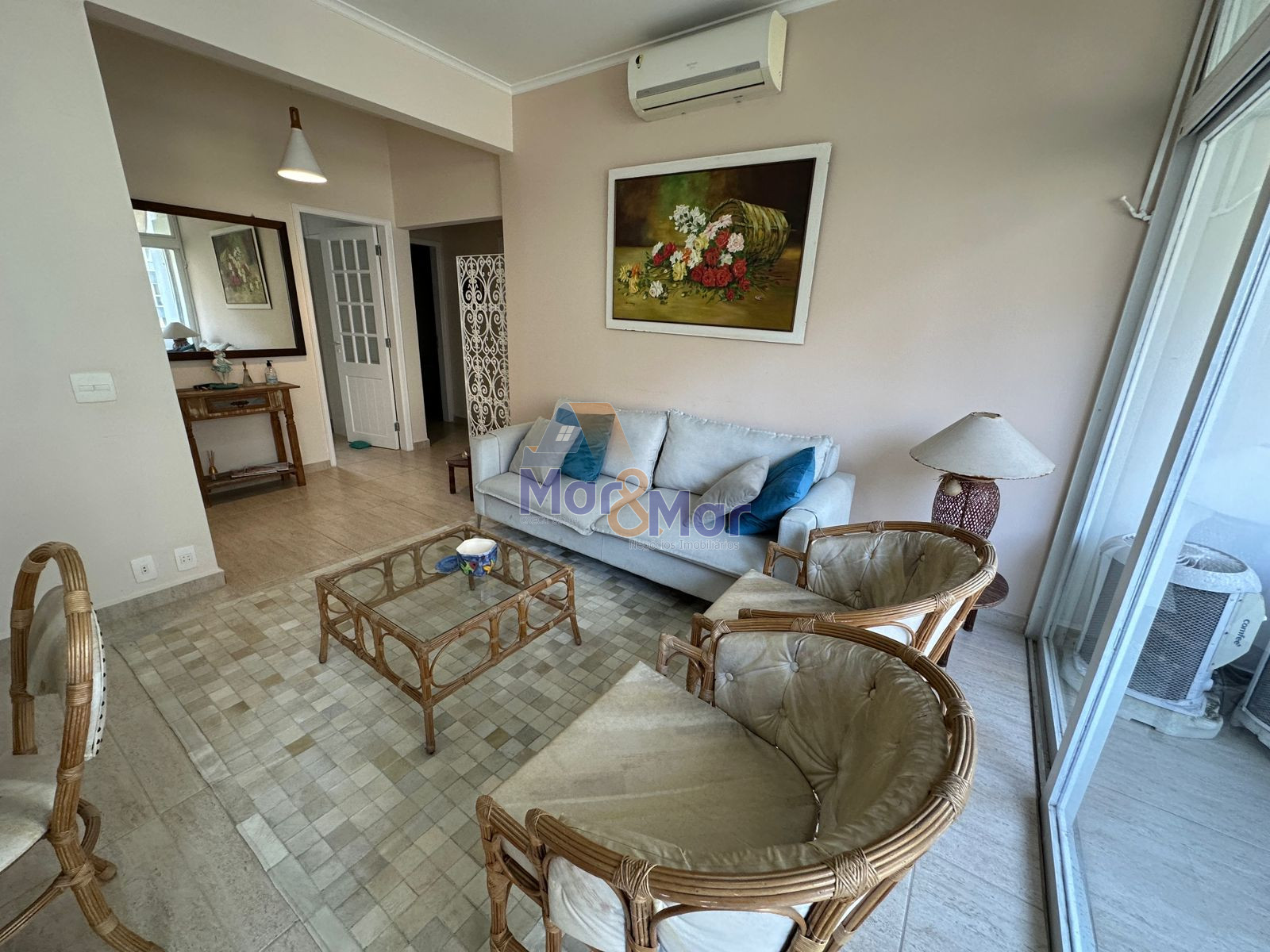 Apartamento na Praia das Pitangueiras, Guarujá - SP