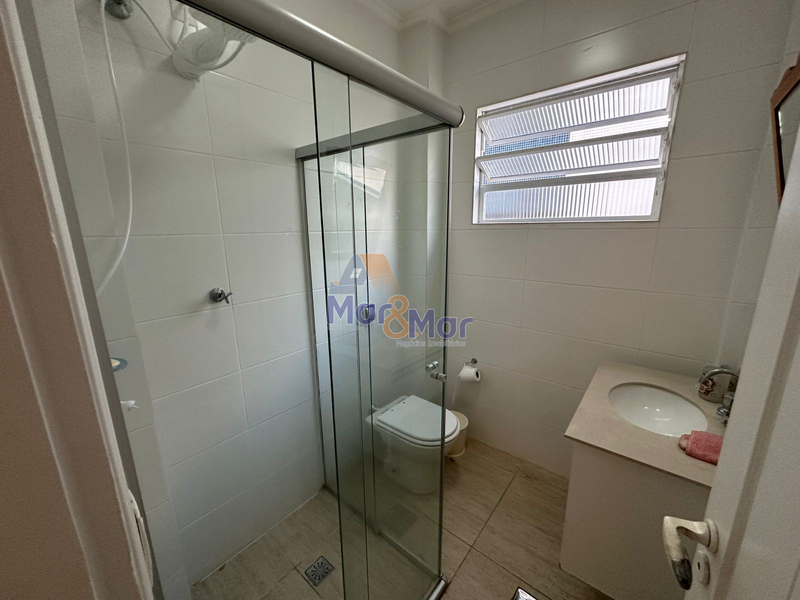 Apartamento na Praia das Pitangueiras, Guarujá - SP