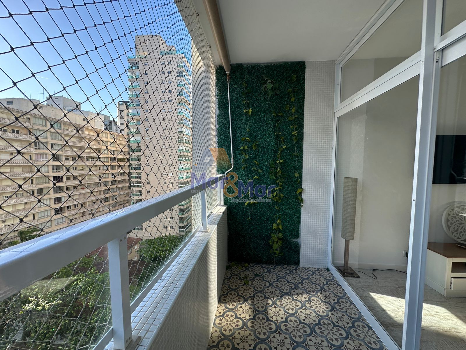 Apartamento na Praia das Pitangueiras, Guarujá - SP