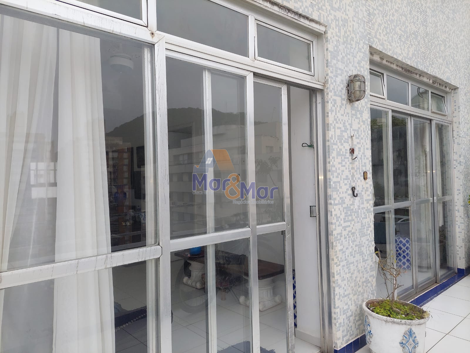 Cobertura Duplex localizada na praia da Pitangueiras!