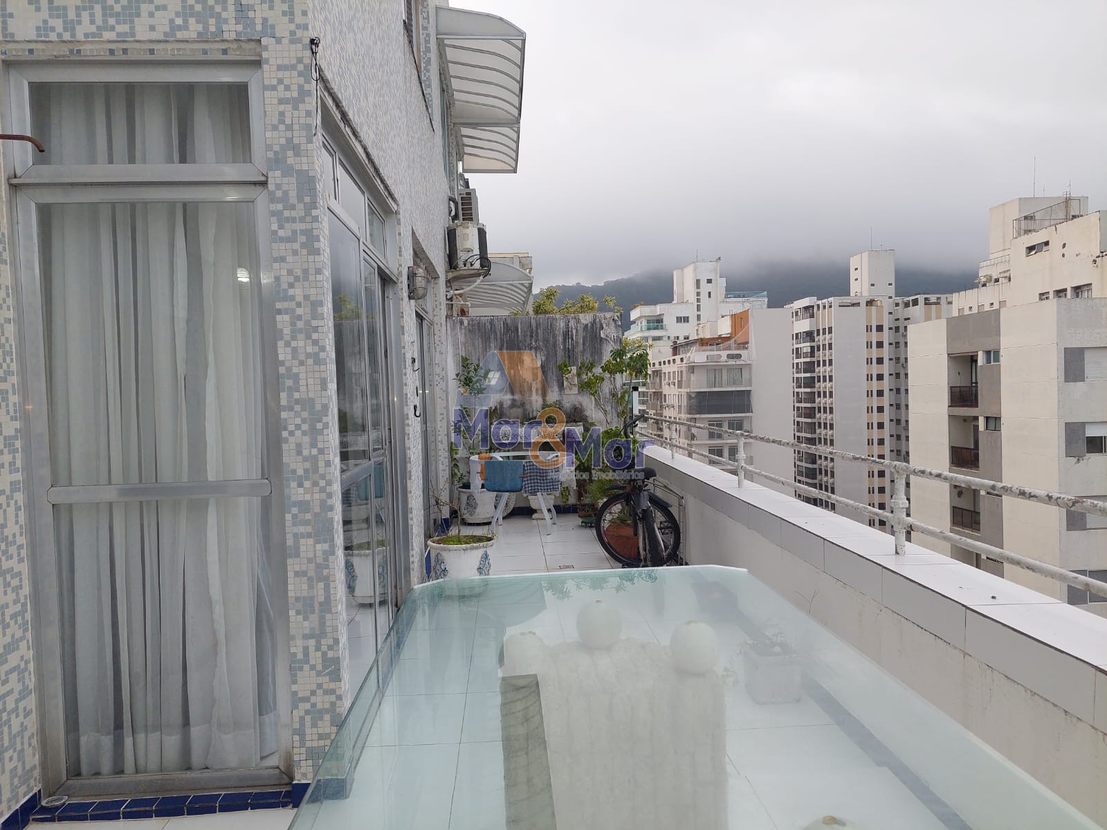 Cobertura Duplex localizada na praia da Pitangueiras!