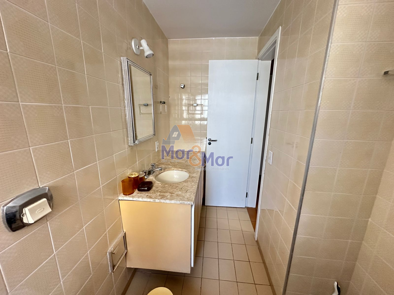 Apartamento na Praia das Pitangueiras, Guarujá - SP