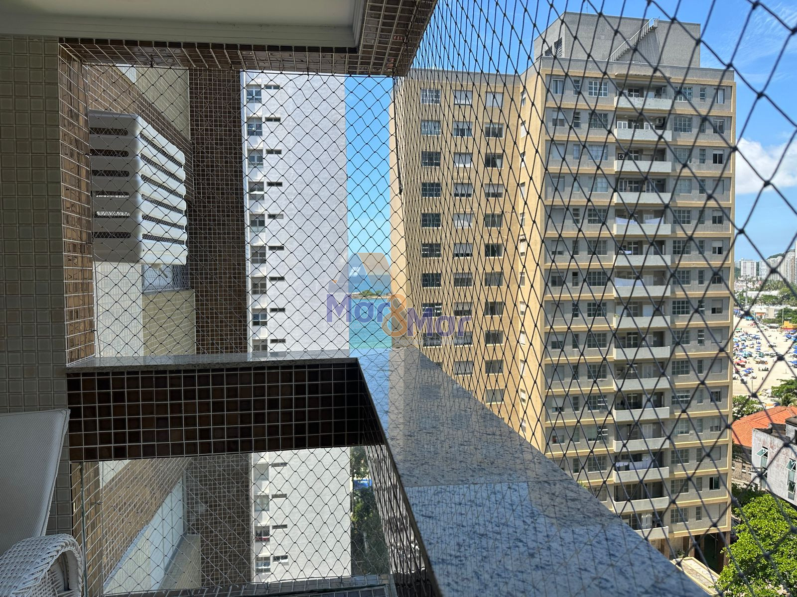 Apartamento na Praia das Pitangueiras, Guarujá - SP