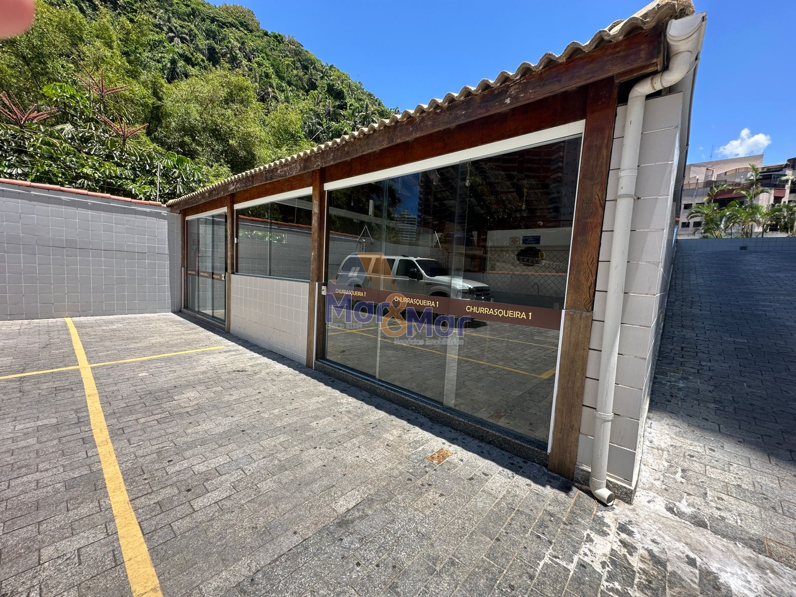 Apartamento na Praia da Enseada, Guarujá - SP
