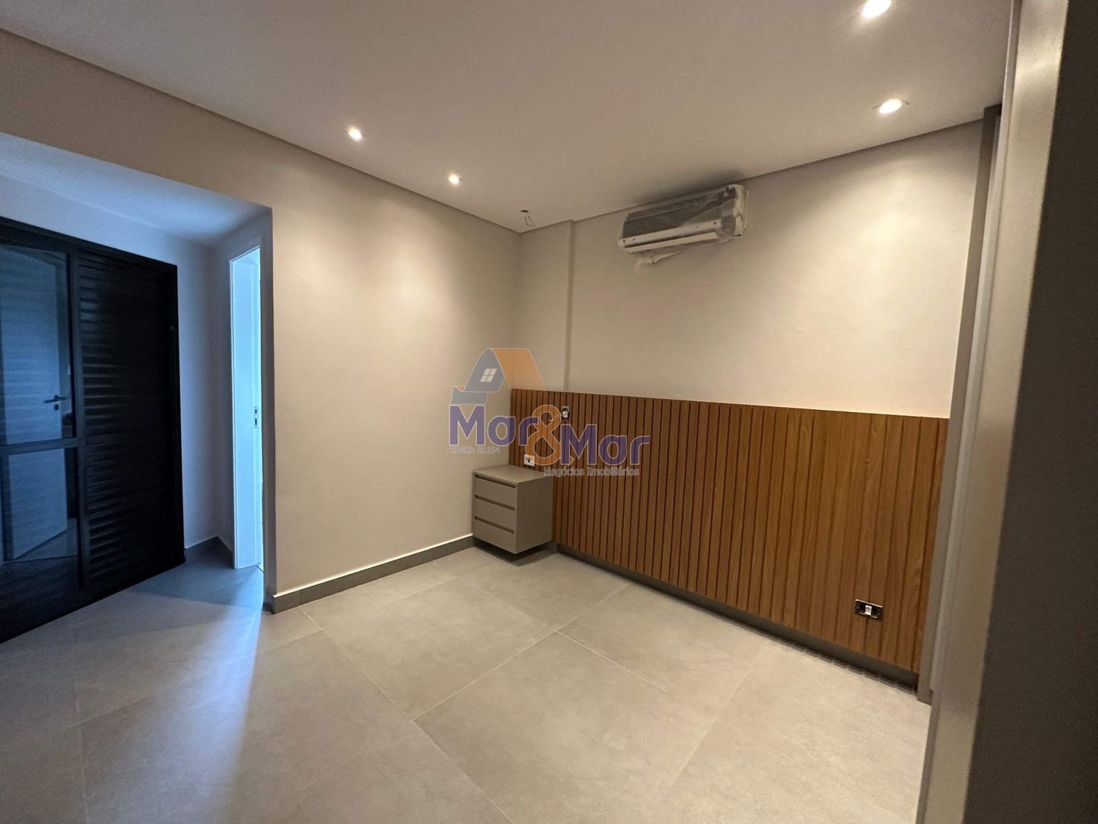 Apartamento na Praia da Enseada, Guarujá - SP