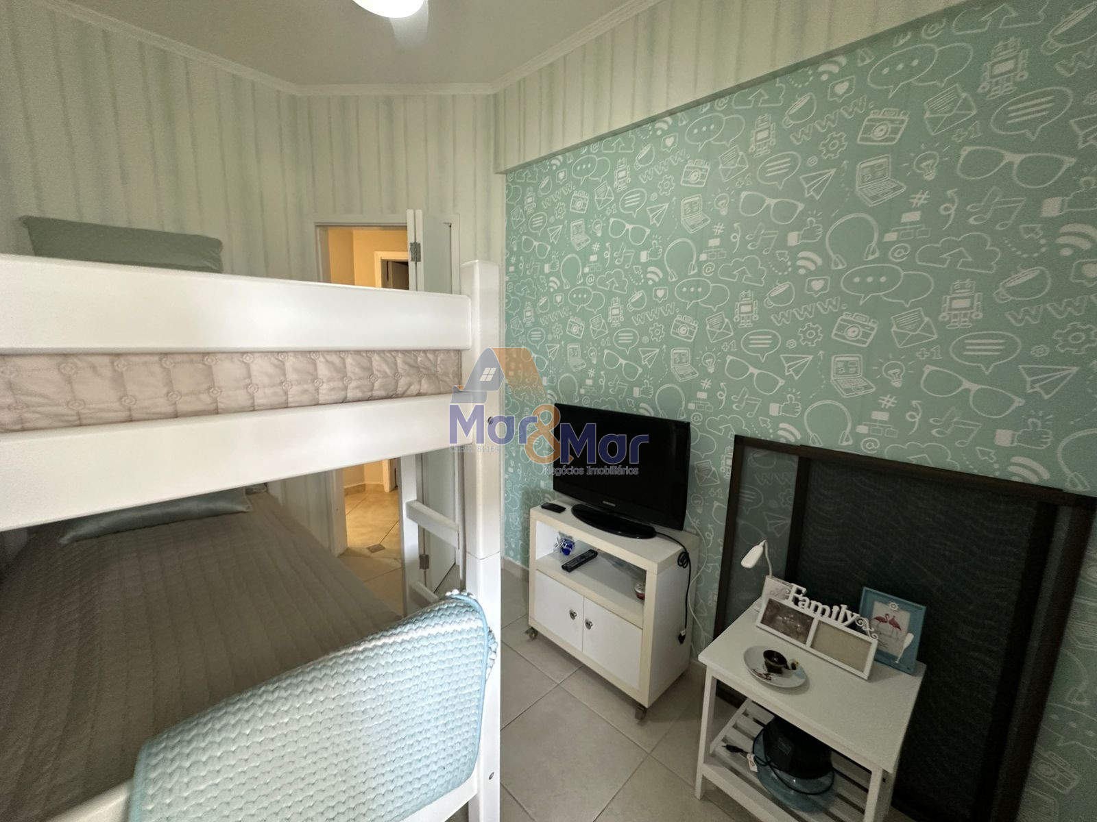 Apartamento na Praia da Enseada, Guarujá - SP