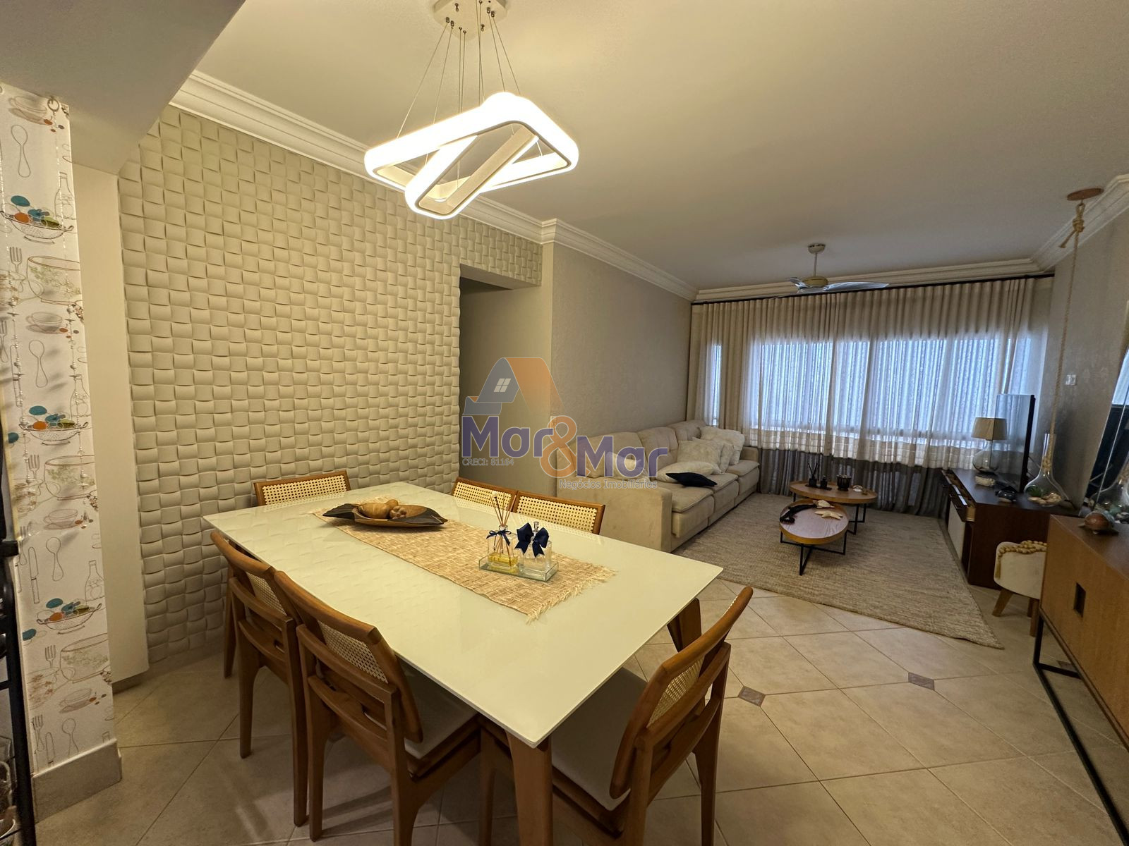 Apartamento na Praia da Enseada, Guarujá - SP