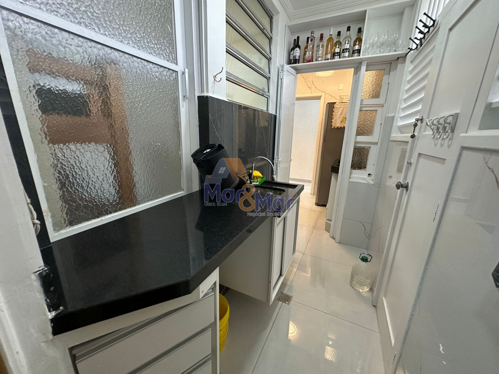 Apartamento na Praia das Pitangueiras, Guarujá - SP