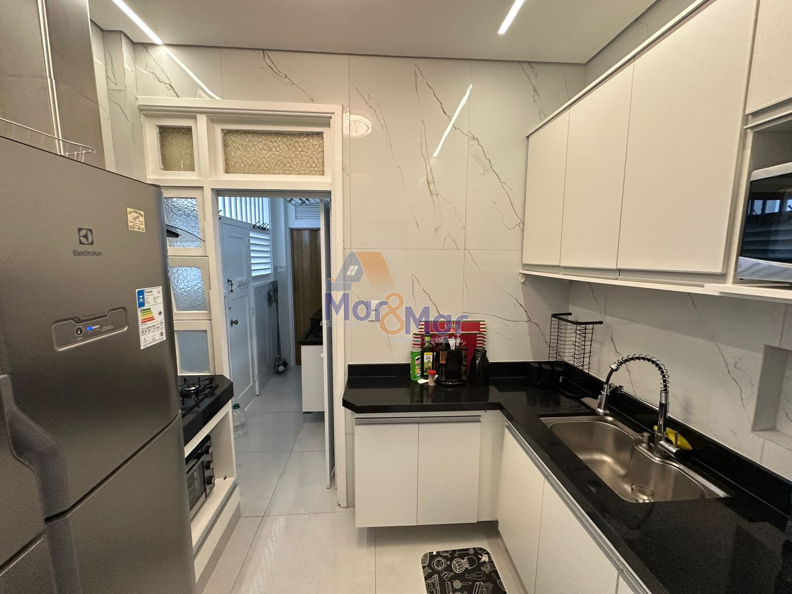 Apartamento na Praia das Pitangueiras, Guarujá - SP