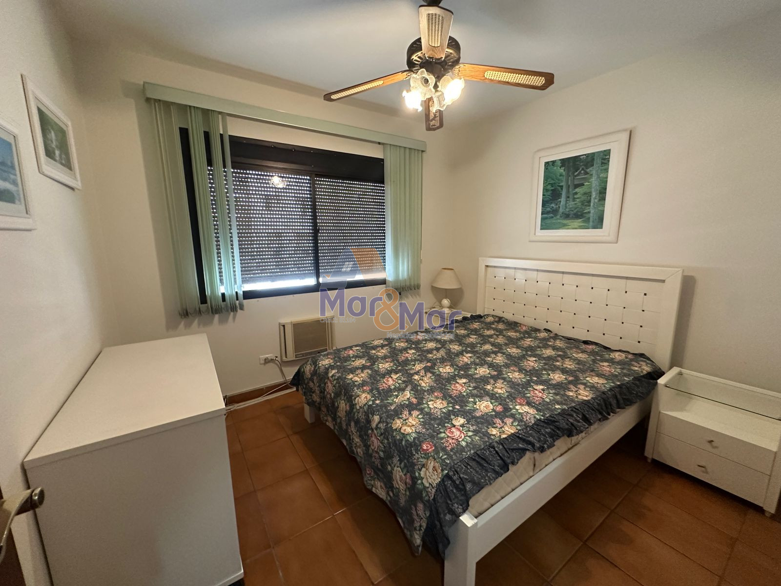 Apartamento na Praia das Pitangueiras, Guarujá - SP