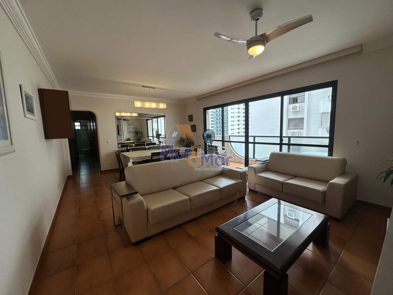 Apartamento na Praia das Pitangueiras, Guarujá - SP