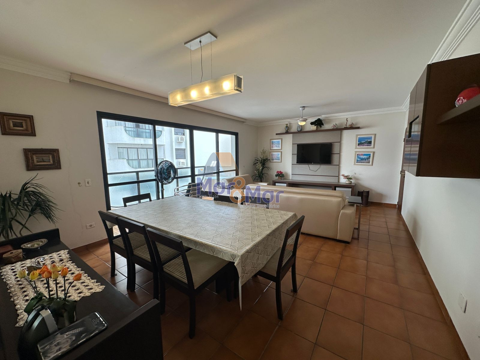 Apartamento na Praia das Pitangueiras, Guarujá - SP