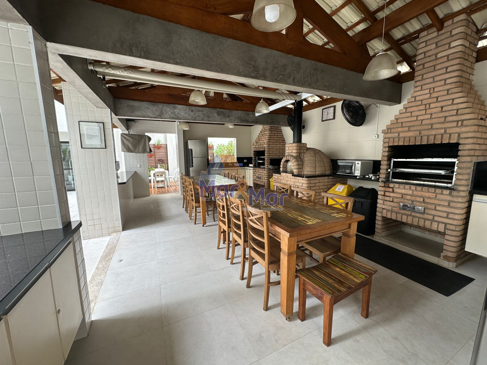 Apartamento na Praia das Pitangueiras, Guarujá - SP