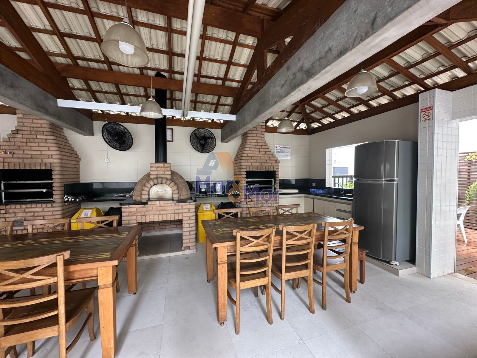 Apartamento na Praia das Pitangueiras, Guarujá - SP