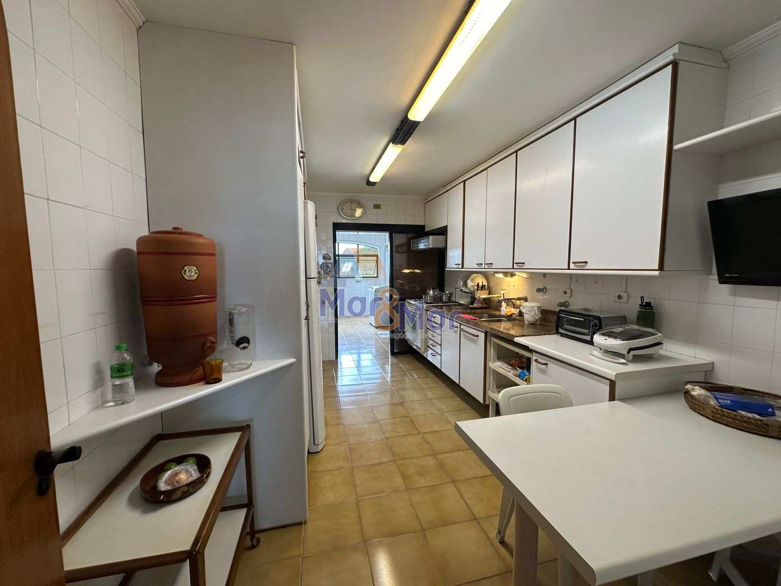 Apartamento na Praia das Pitangueiras, Guarujá - SP